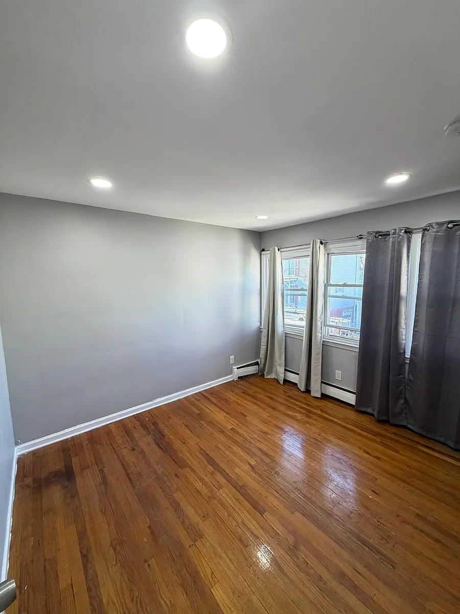 Building Photo - 41 Smith St #C8