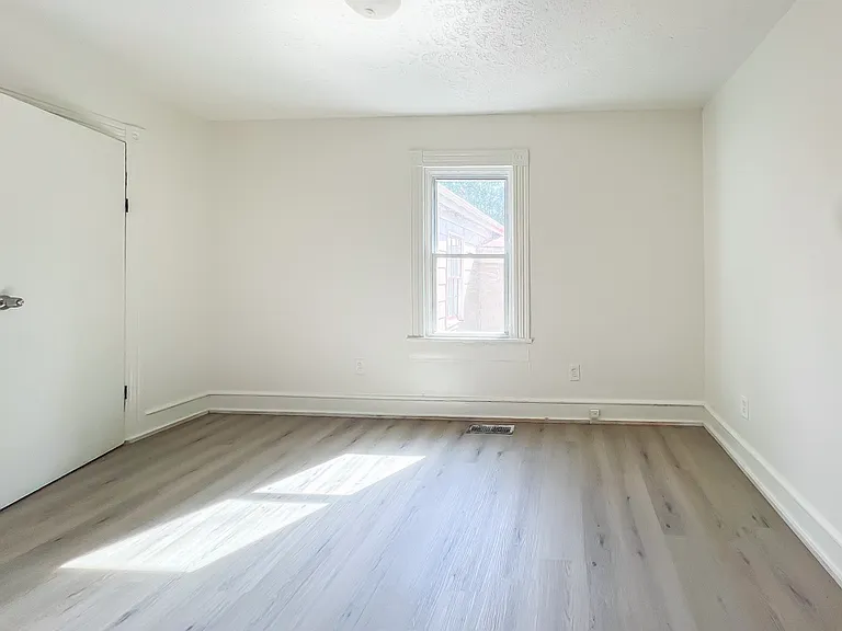 1005 Maplewood Ave — Photo 16