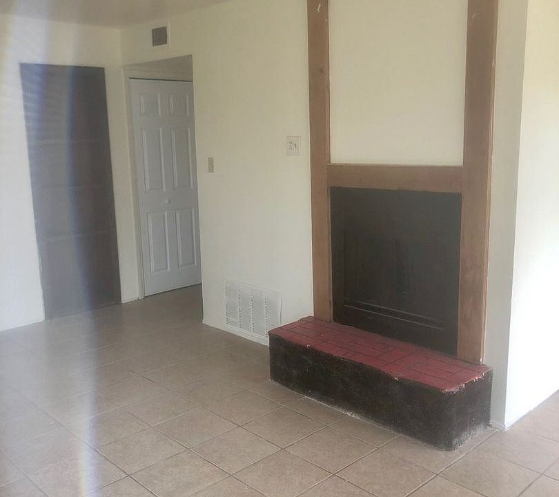 1st image of 544 Palomas Dr SE #544