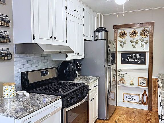 5th image of 1435 Huntington Rd