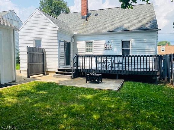 4th image of 678 Thoreau Ave
