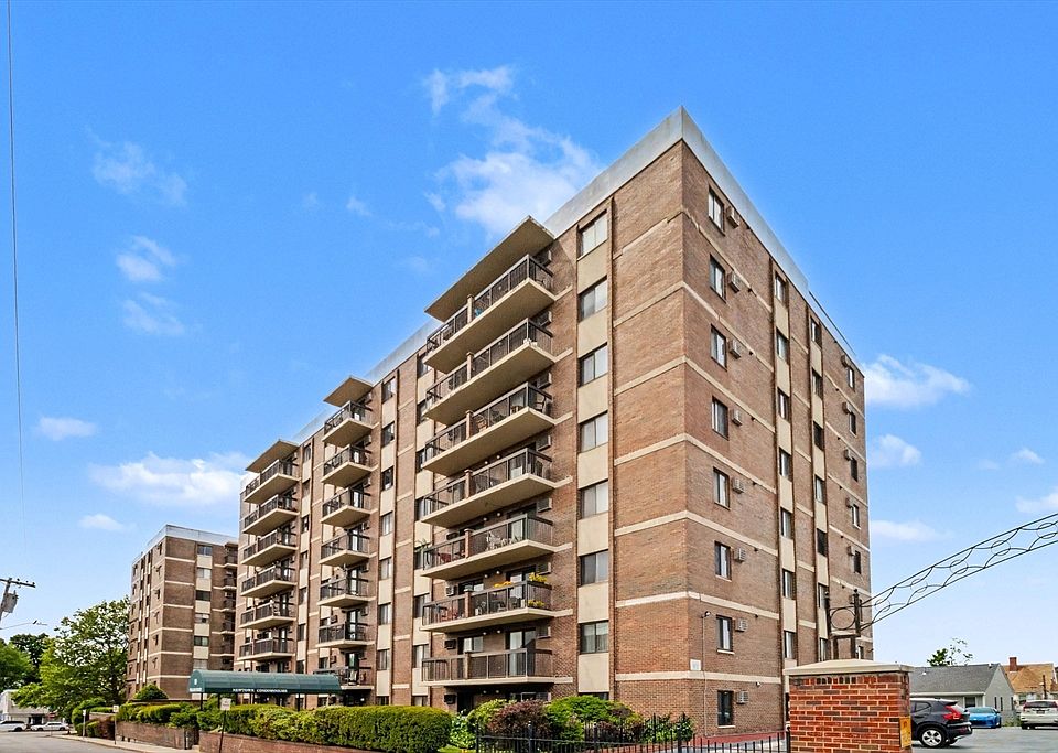 1st image of 10 William St #37