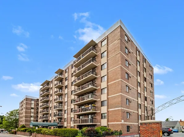 10 William St #37, Watertown, MA 02472