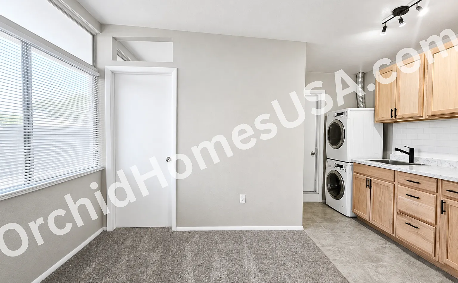 2601 East Greenway Road — Photo 4