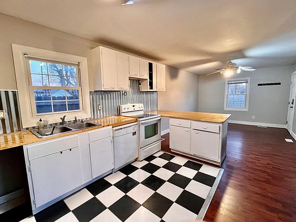 5th image of 618 E Hill St #2