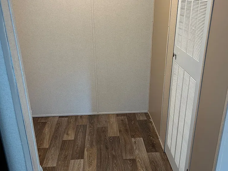 1048 Victoria St — Photo 3