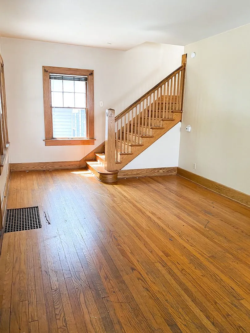 279 Crum Ct — Photo 2