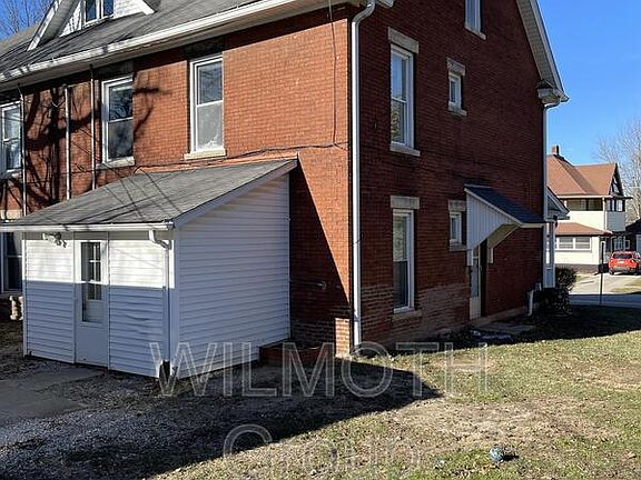 3rd image of 803 E Main St