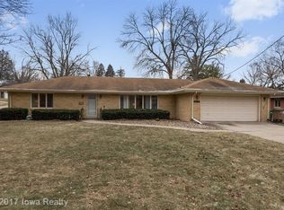 6604 Del Matro Ave, Windsor Heights, IA 50324