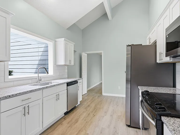 304 Lord Granville Dr — Photo 10