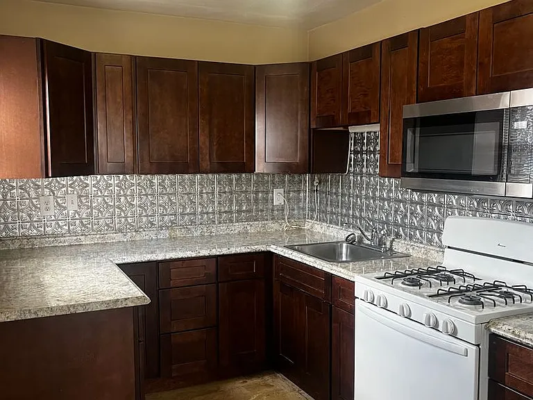 212 Curtis St — Photo 4