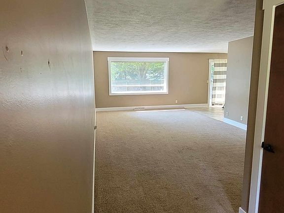5th image of 4690 60th St