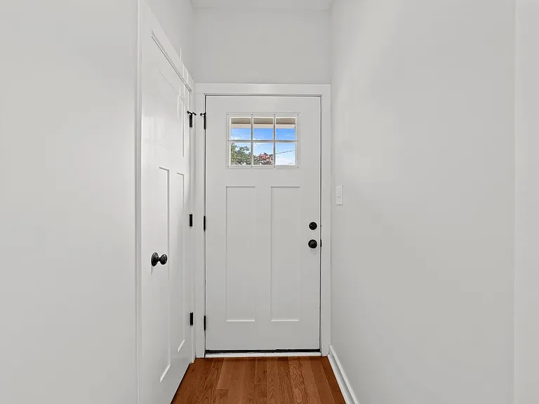 536 E Lenoir St — Photo 3