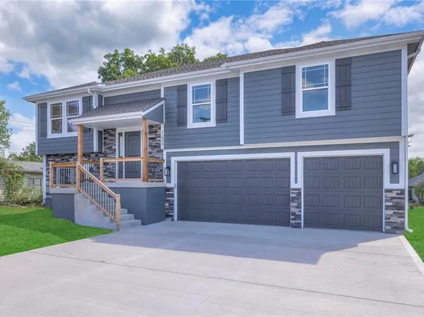 11805 E 211th St, Peculiar, MO 64078