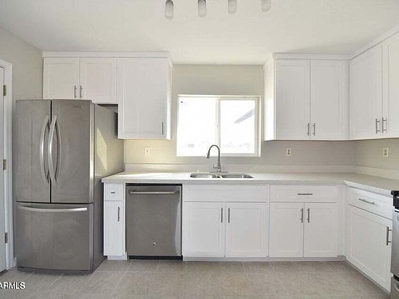 4th image of 2535 E Southgate Avenue