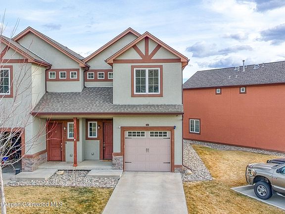 3rd image of 860 W 24th St