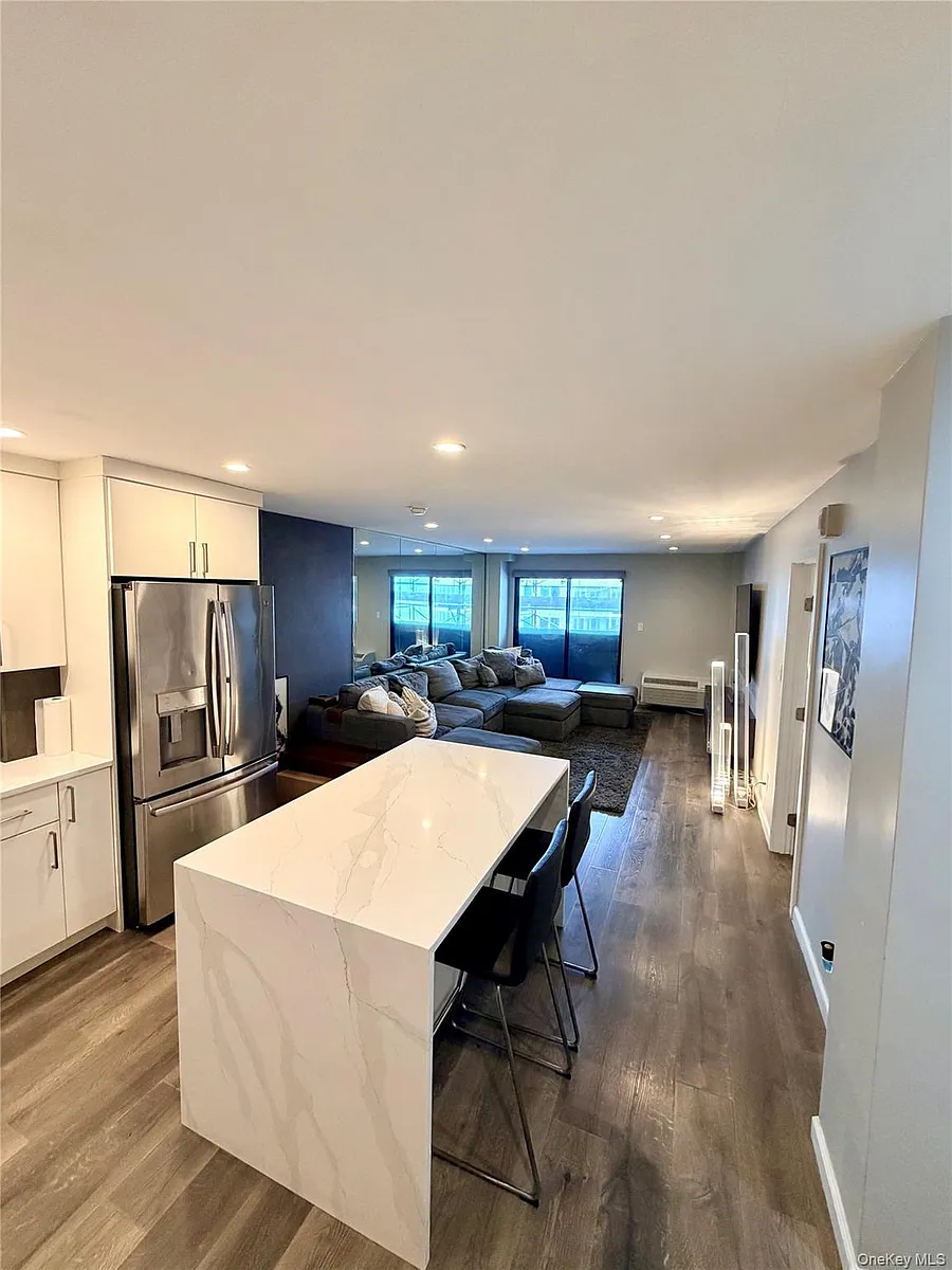 Building Photo - 360 Shore Rd #9B