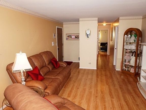 3rd image of 209 Maplebrook Ct Unit V1