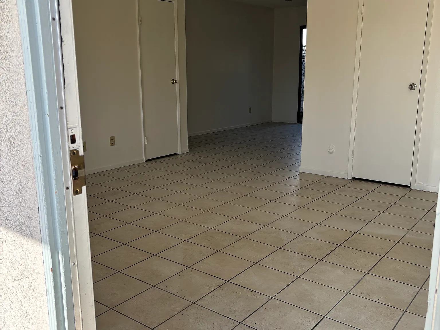 2 bed, 1.5 bath, 950 sqft, $2,800 — Photo 2