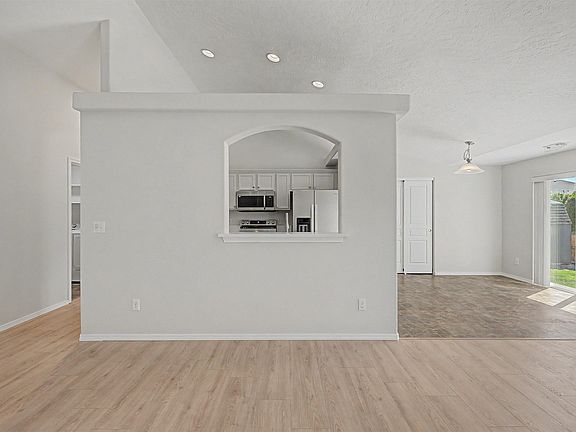 5th image of 5929 Bluewood St