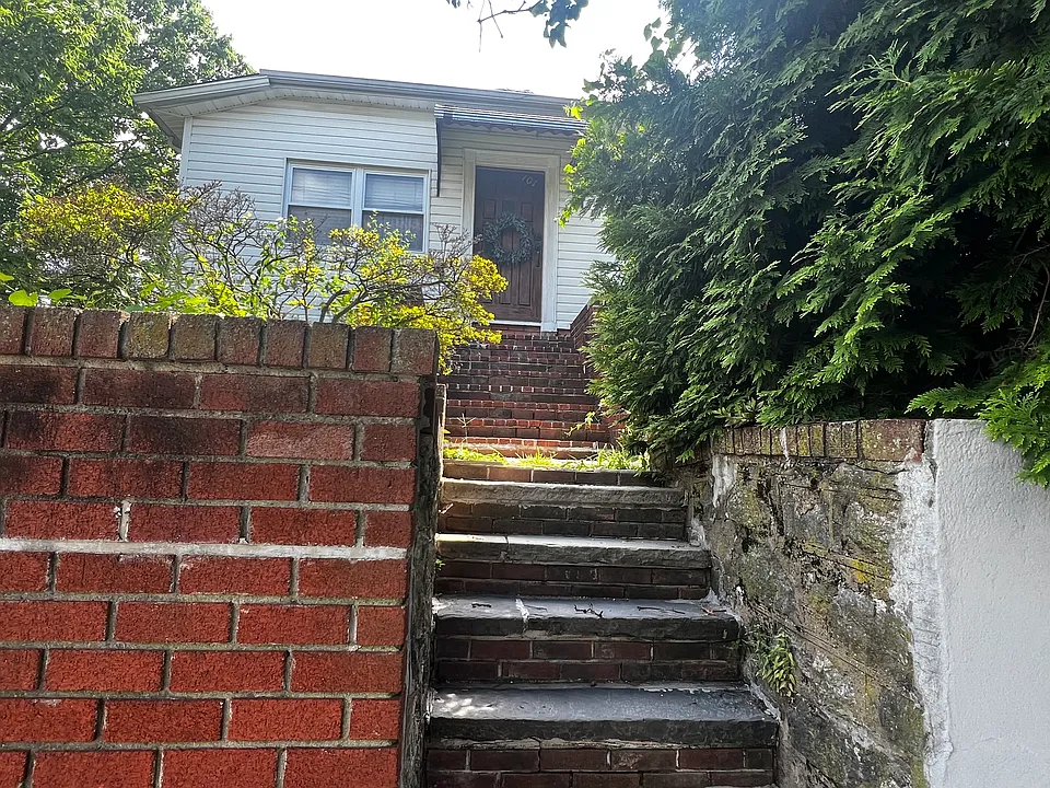 101 Sterling Ave