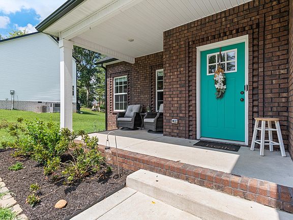 3rd image of 427 Kristie Michelle Ln