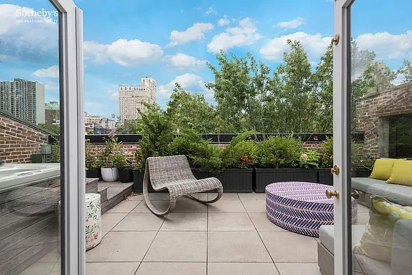 Sold by Sotheby's International Realty | media 37