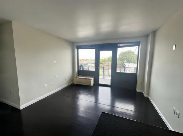 61 Village Road North image 1 of 8