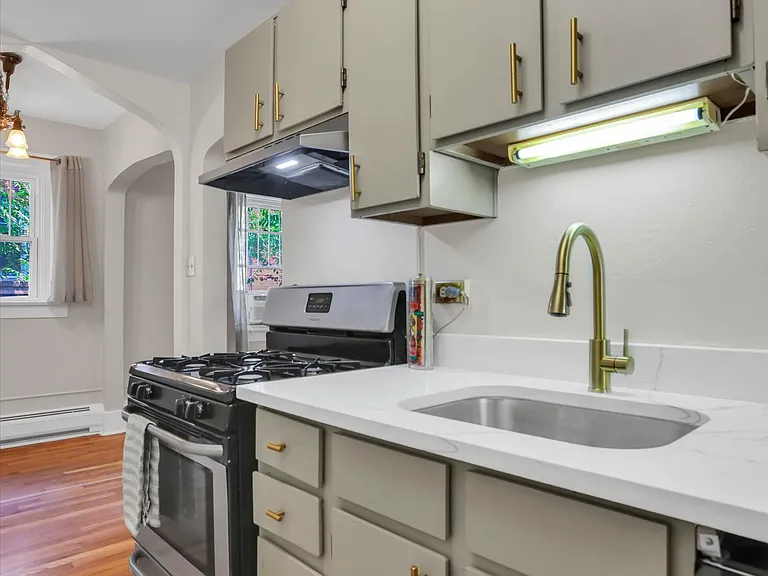 1275 N Clarkson St — Photo 10