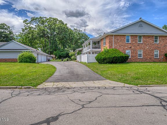 4th image of 2624 Valley Brook Dr
