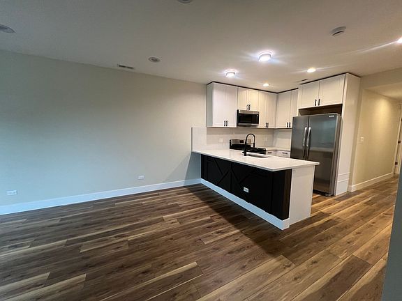 4th image of 4434 W Monroe St #2