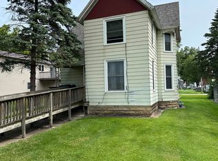 206 Viaduct Rd, Savanna, IL 61074