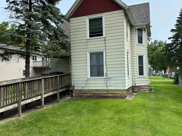 206 Viaduct Rd, Savanna, IL 61074