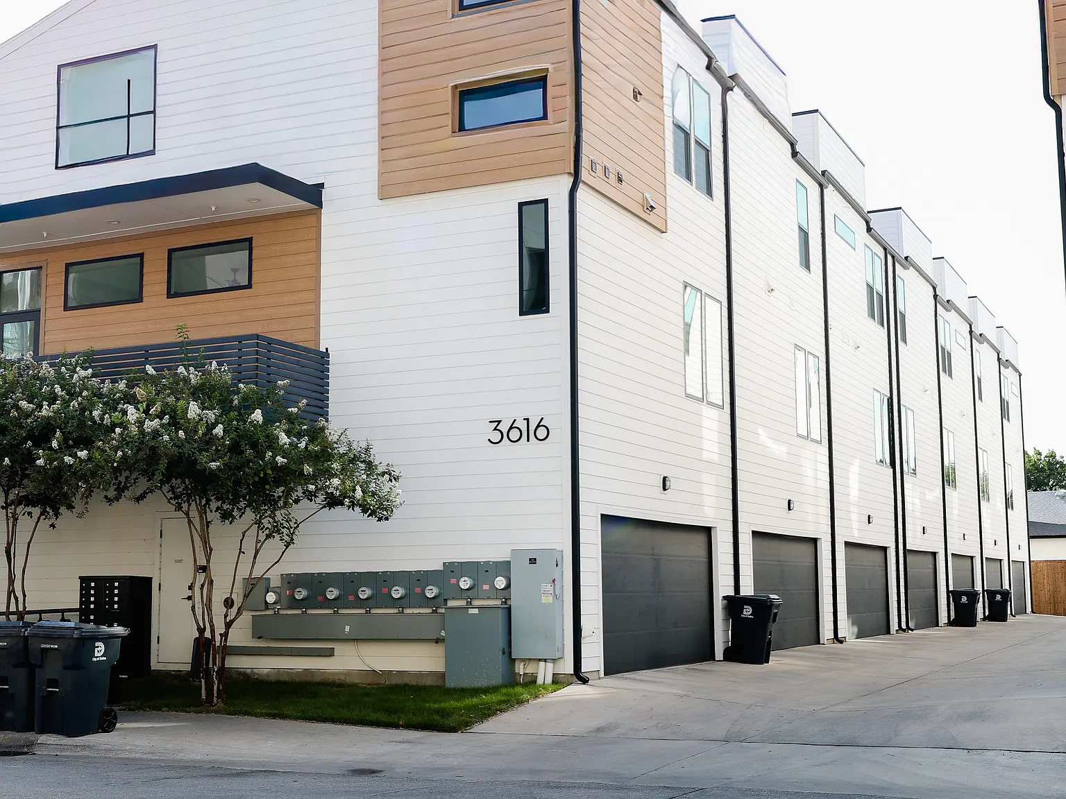3 bed, 3.5 bath, 1797 sqft, $3,500 — Photo 3