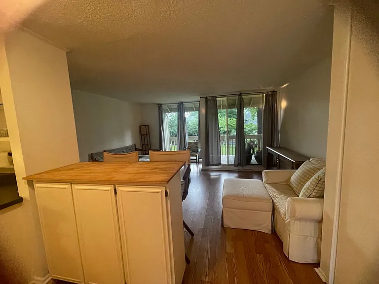 2002 Seacliff Dr N #2002 — Photo 7