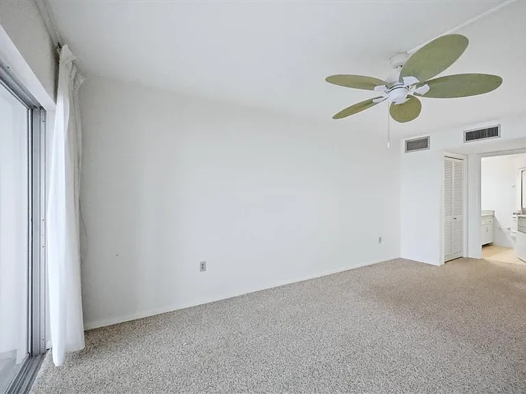 555 S Gulfstream Ave #902 — Photo 21