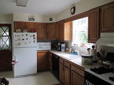 4th image of 247 Lynwood Ave