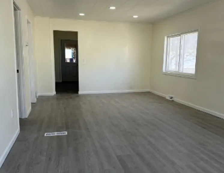 881 W Mason St — Photo 2