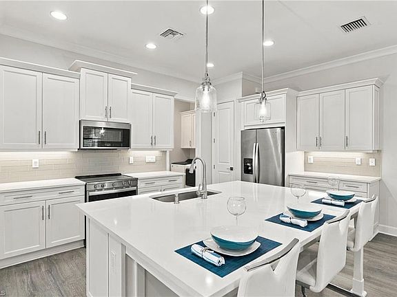 4th image of 7198 Saona CT