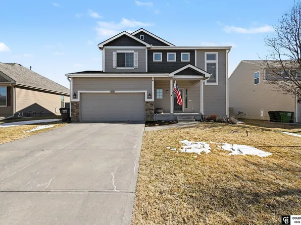 8707 S 68th St, Papillion, NE 68133