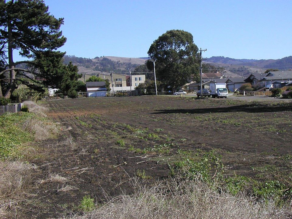 2nd image of 940 Main St