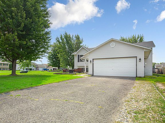 3rd image of 729 Heritage Ln