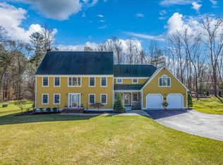 14 Robinson Rd, Rochester, MA 02770