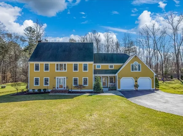 14 Robinson Rd, Rochester, MA 02770
