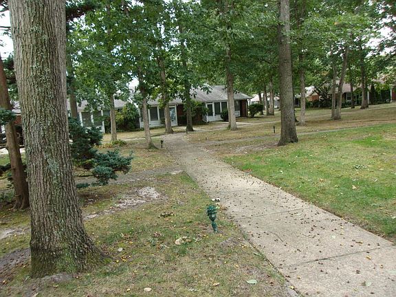 4th image of 36A Cambridge Ct #100A