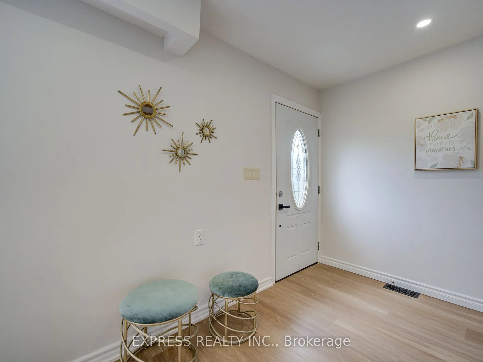8 bed, $3,200 — Photo 2