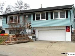 3325 Foothill Rd, Dubuque, IA 52002