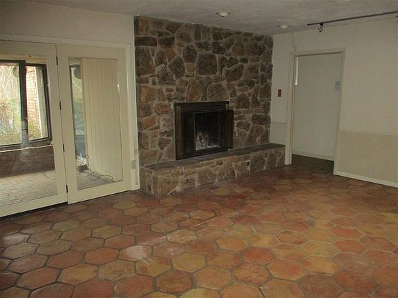 5th image of 801 NW 41st St