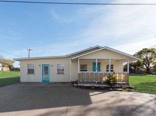 207 W Walnut St, Nocona, TX 76255