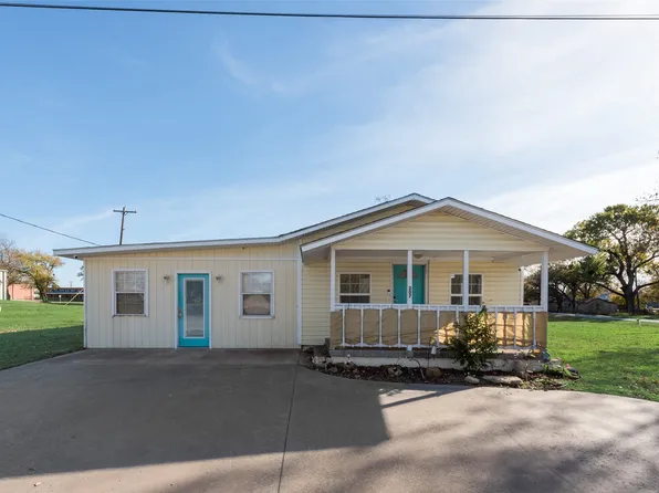 207 W Walnut St, Nocona, TX 76255
